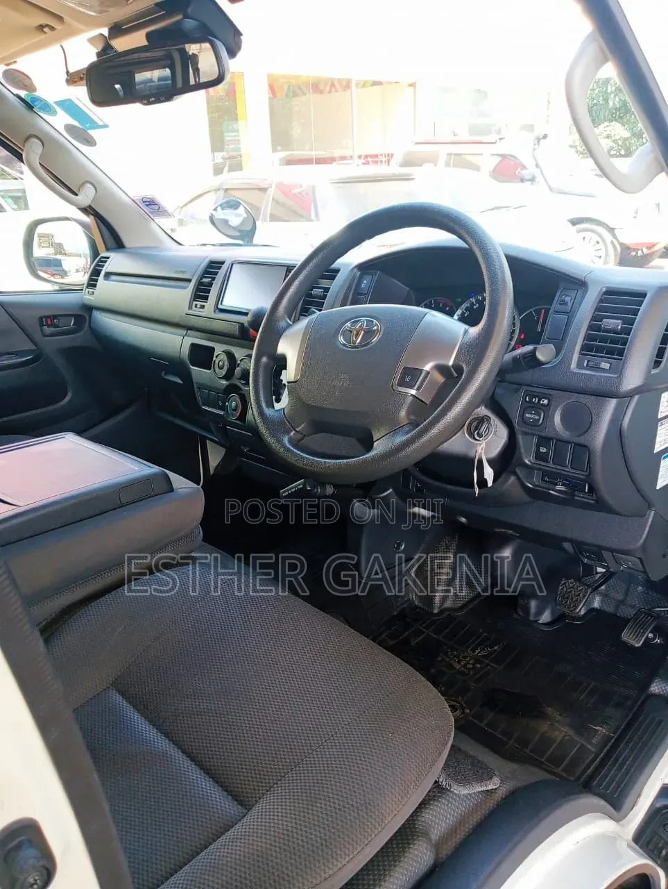 Toyota HiAce 2019 White