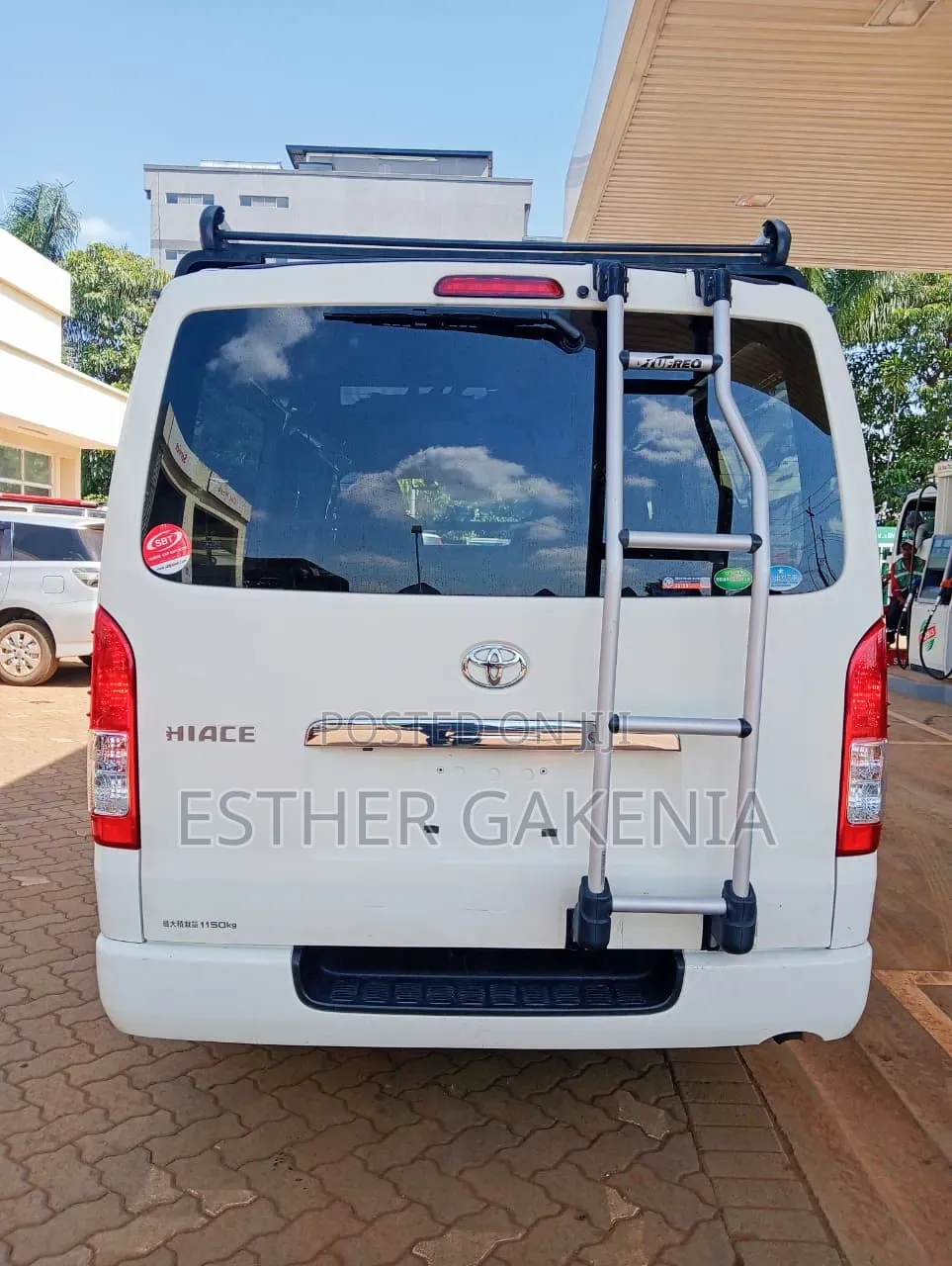 Toyota HiAce 2019 White