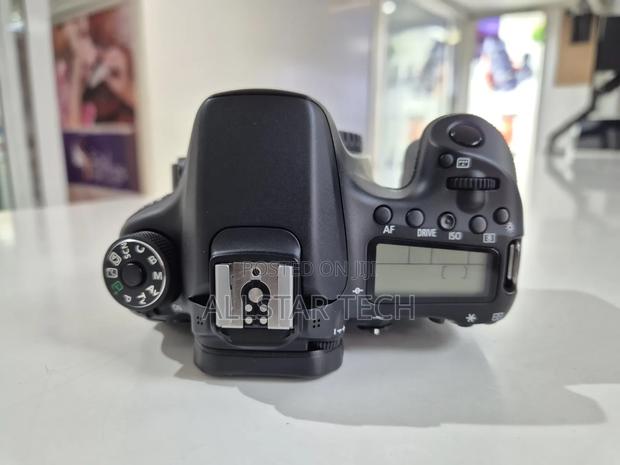 Canon Eos 70d DSLR Camera With 18-135mm Lens - thumbnail 4