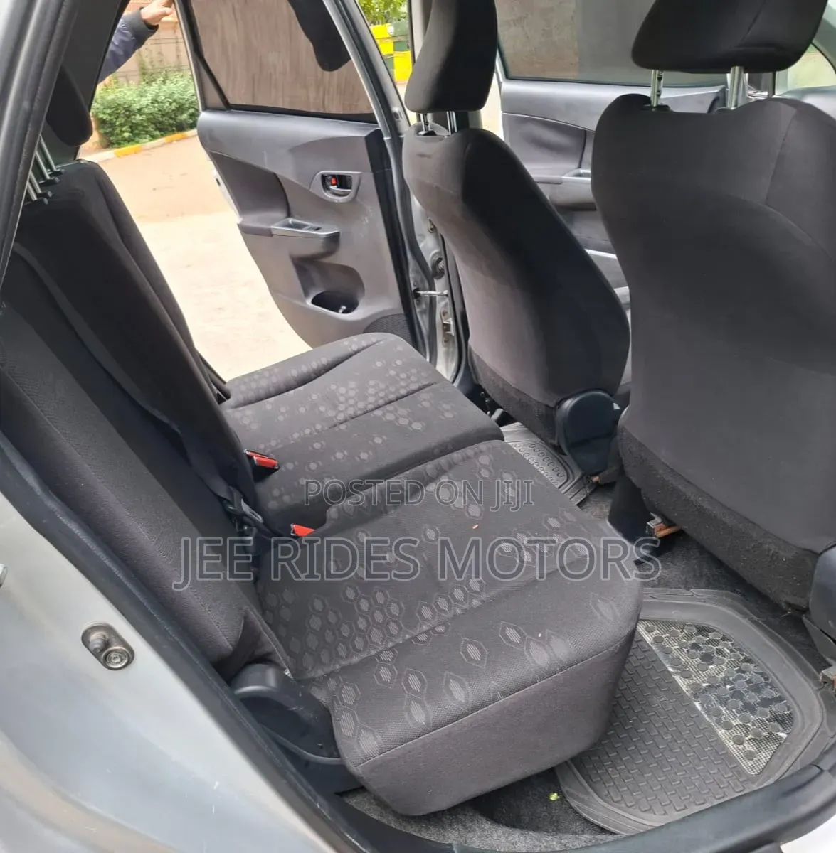 Toyota Ractis 2013 Silver