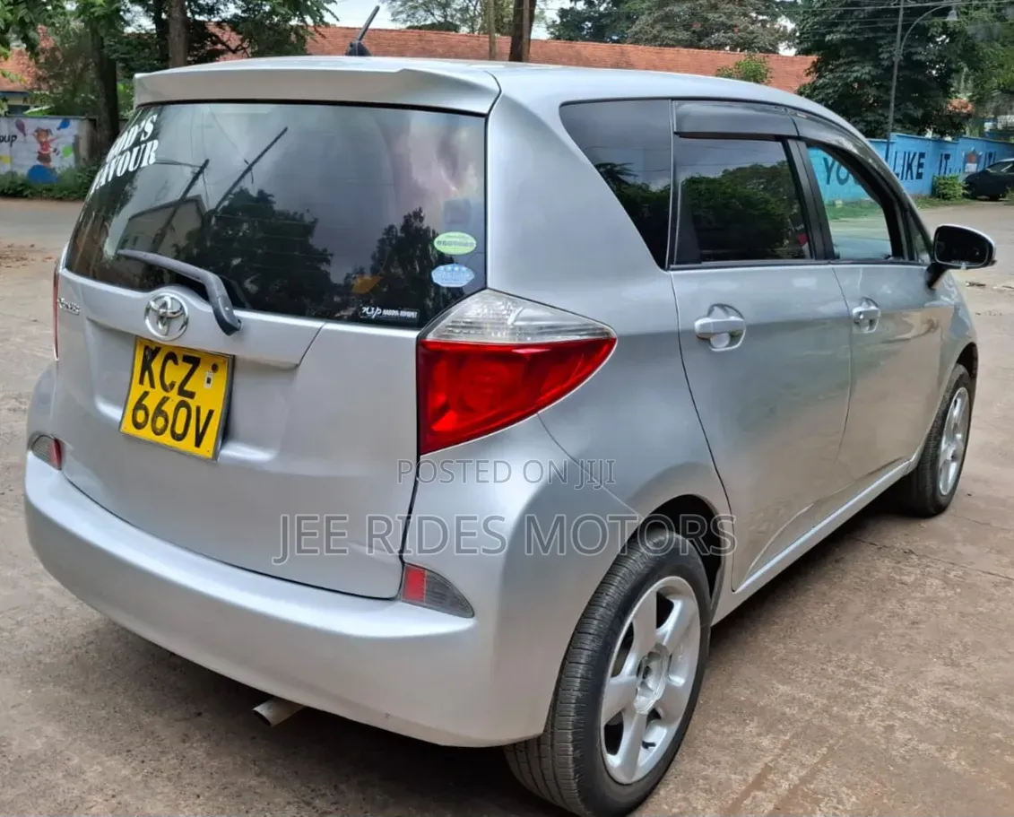 Toyota Ractis 2013 Silver