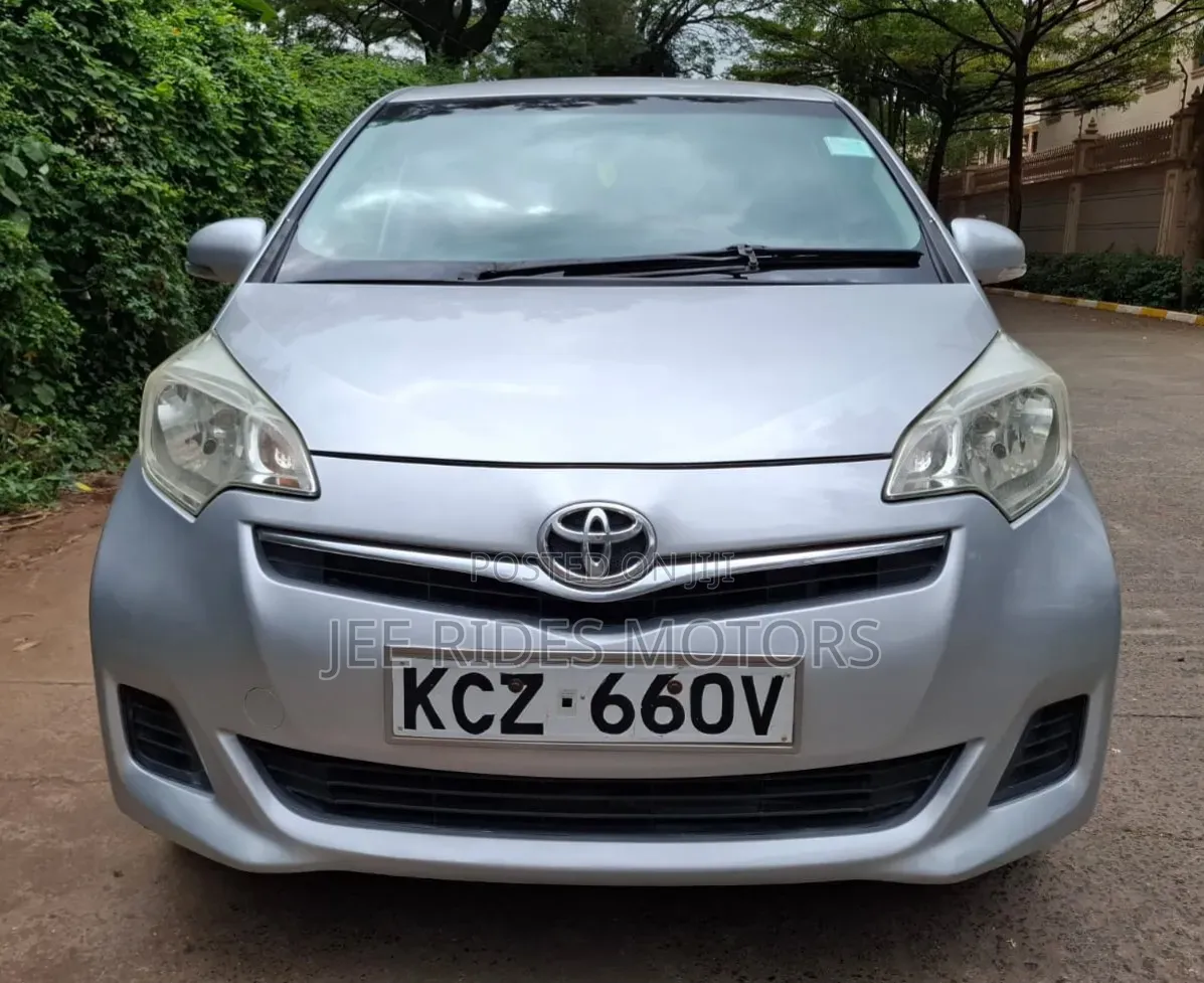Toyota Ractis 2013 Silver
