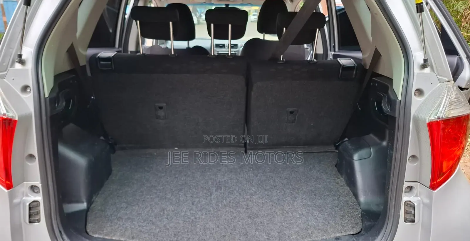 Toyota Ractis 2013 Silver