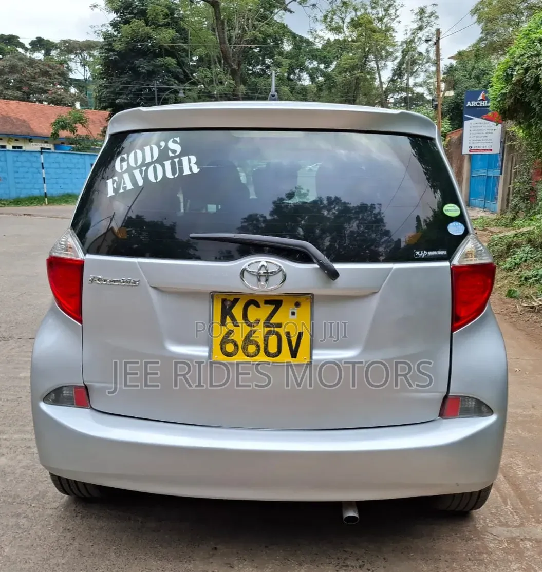 Toyota Ractis 2013 Silver