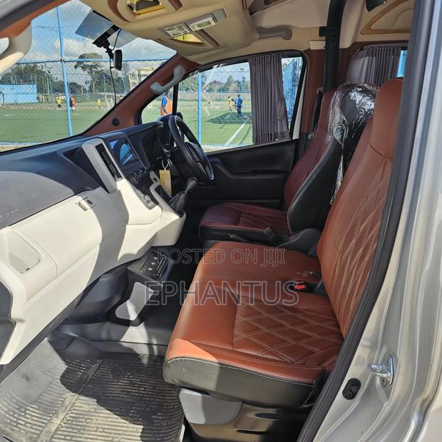 Toyota HiAce 2019 Silver - thumbnail 2