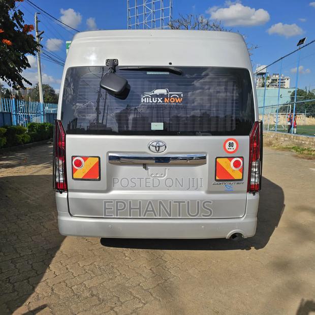 Toyota HiAce 2019 Silver - thumbnail 4
