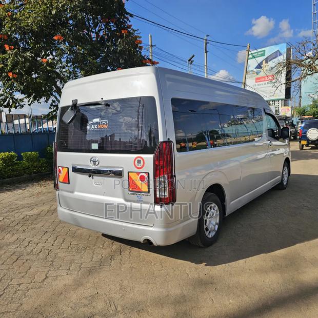 Toyota HiAce 2019 Silver - thumbnail 5