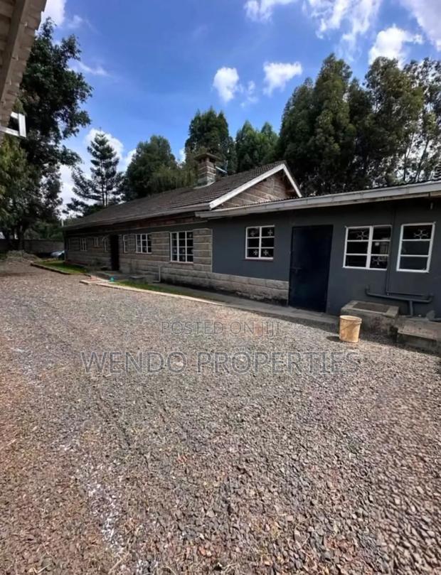 5 Bedroom Bungalow - thumbnail 3