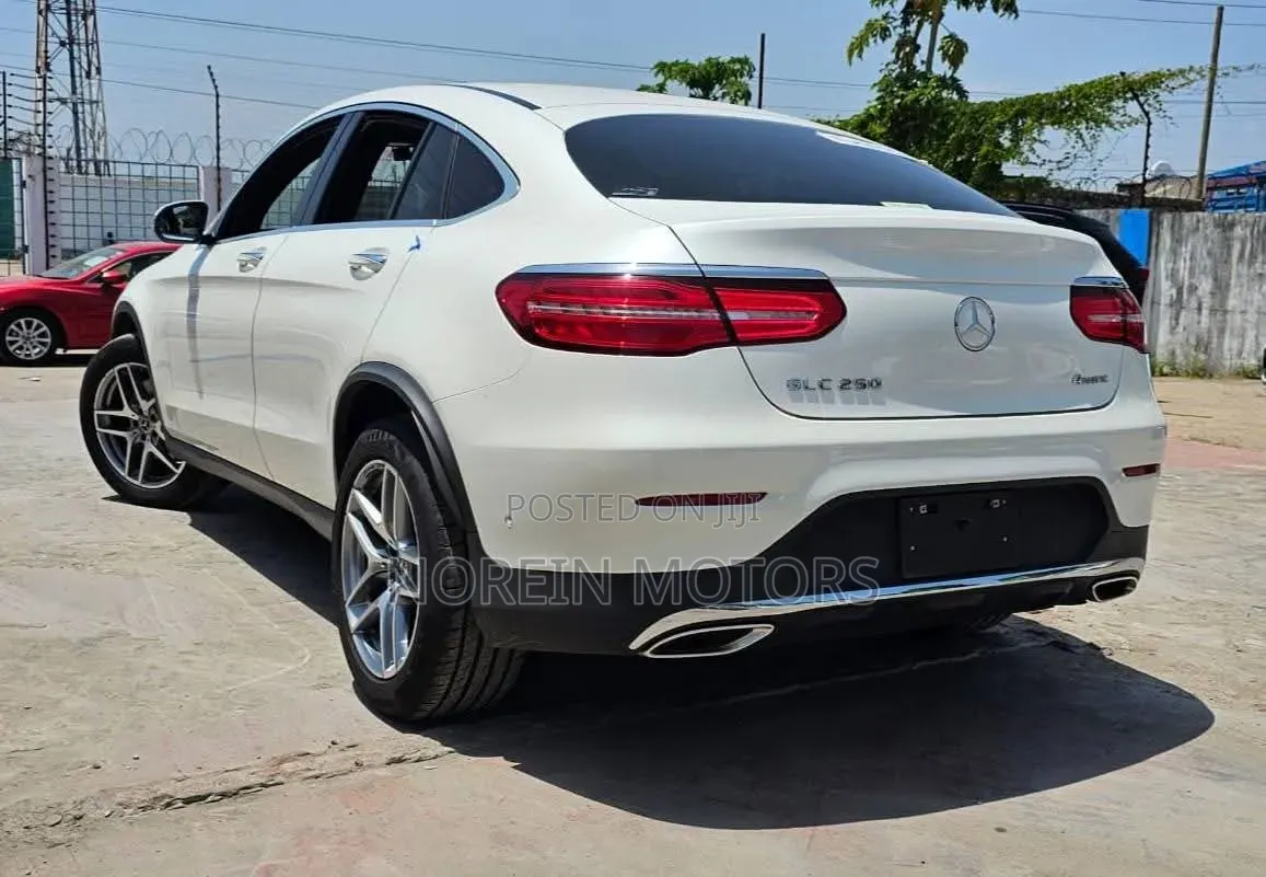 Mercedes-Benz GLC-Class 2021 Off white