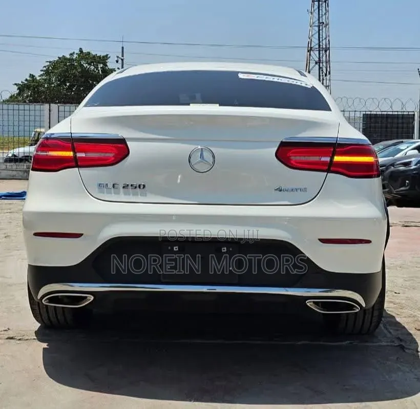 Mercedes-Benz GLC-Class 2021 Off white
