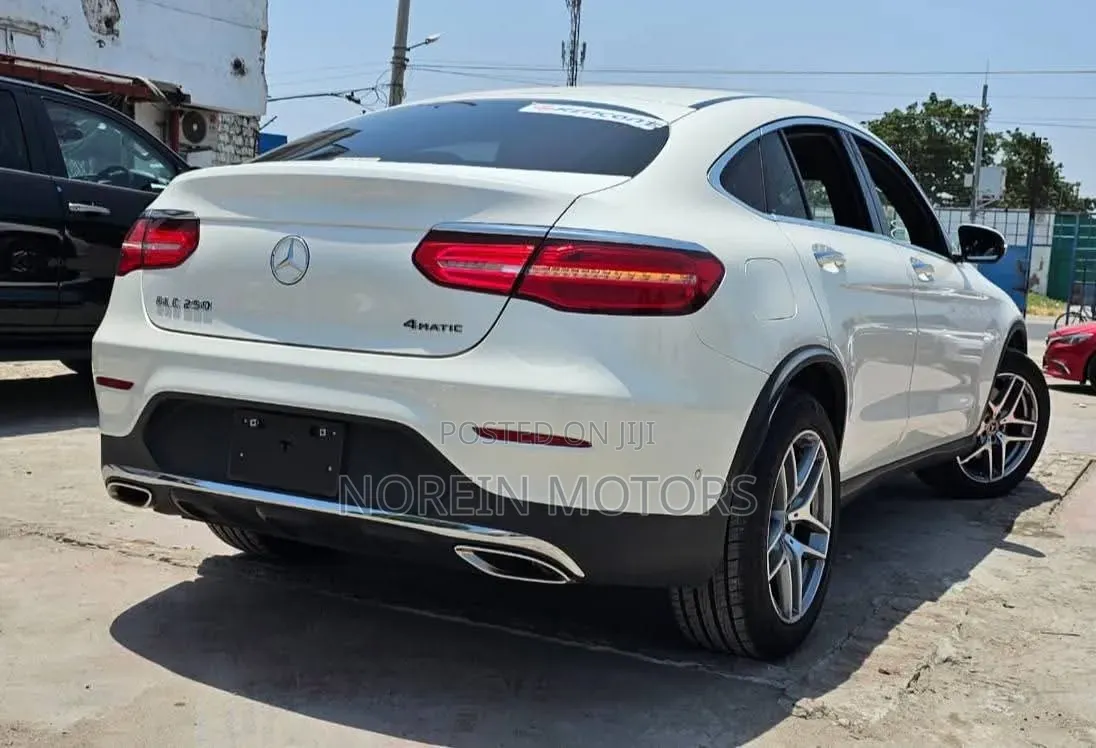 Mercedes-Benz GLC-Class 2021 Off white