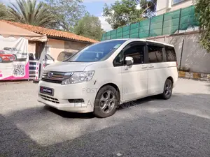 Honda Stepwgn 2012 White