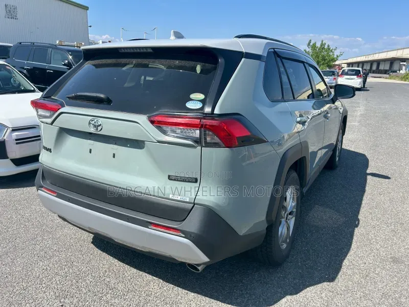 Toyota RAV4 2020 Green