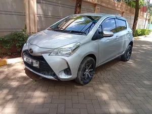 Toyota Vitz 2018 Silver