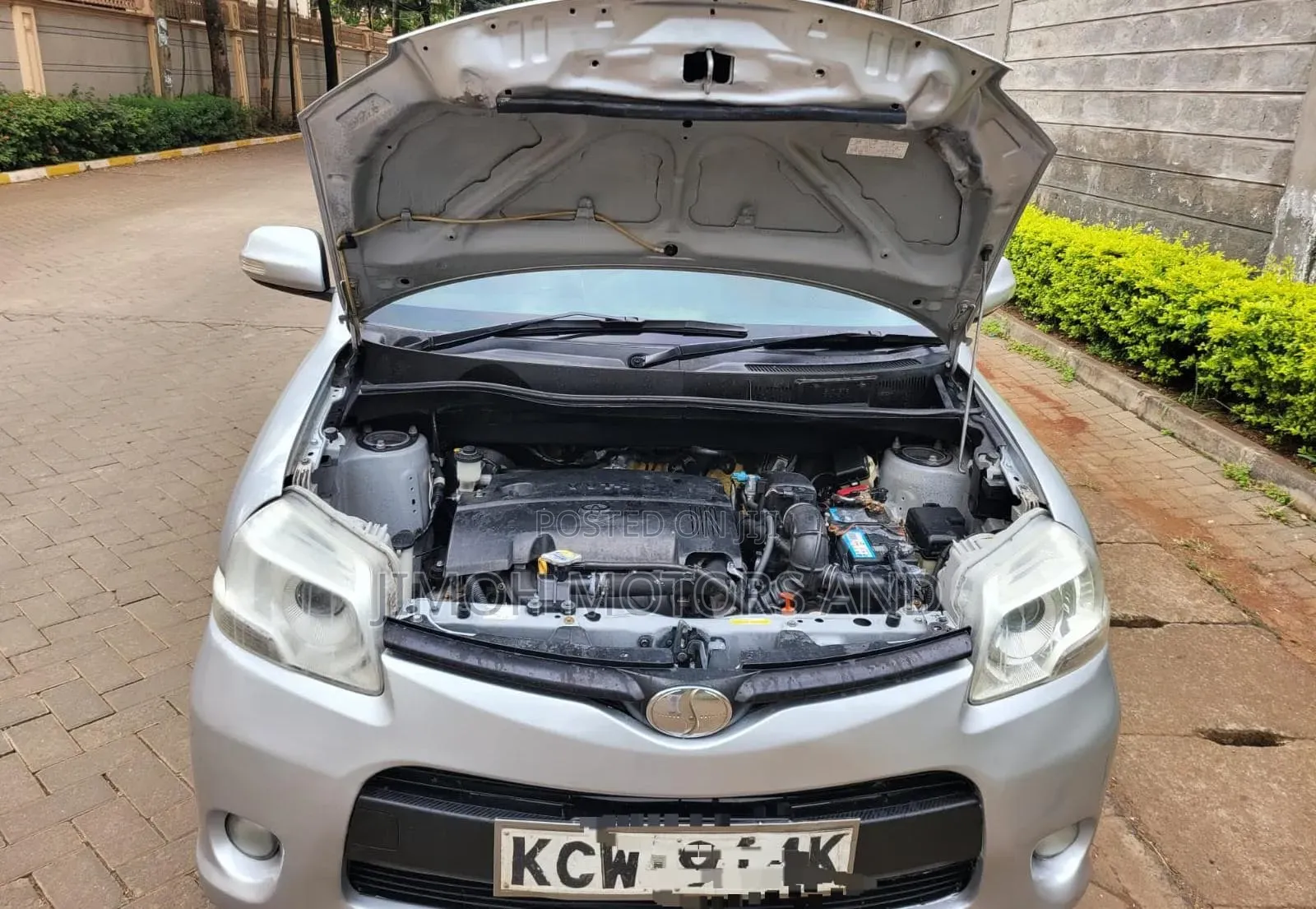Toyota Sienta 2012 Silver