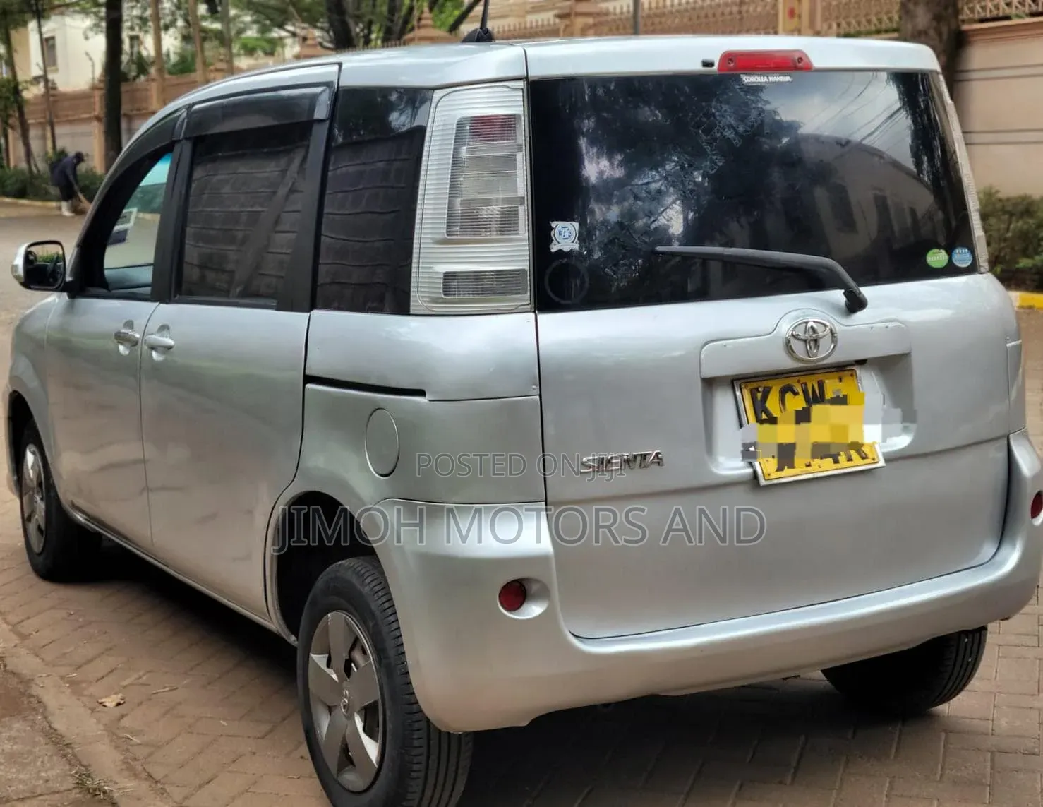 Toyota Sienta 2012 Silver