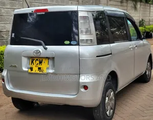 Toyota Sienta 2012 Silver