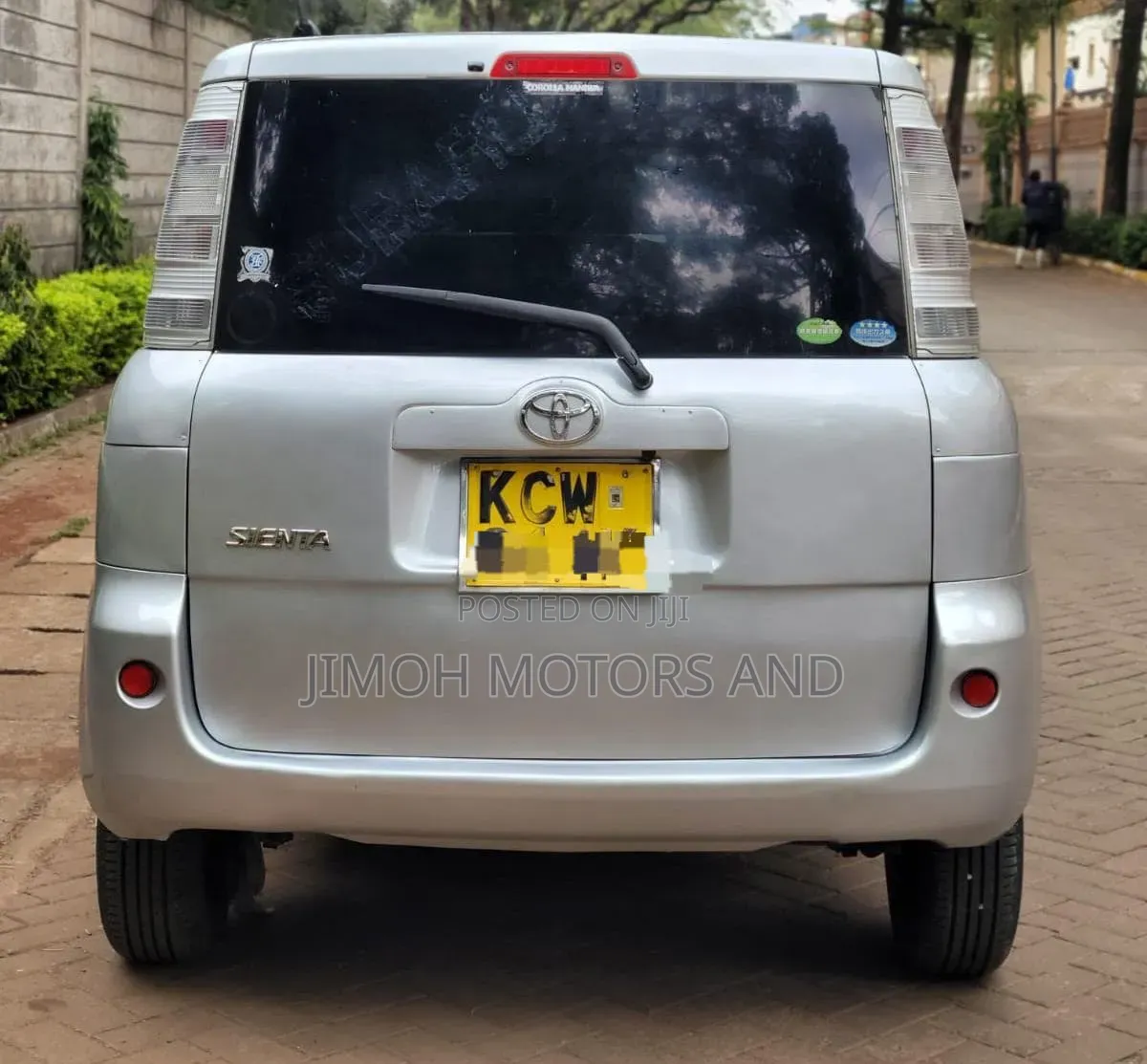 Toyota Sienta 2012 Silver
