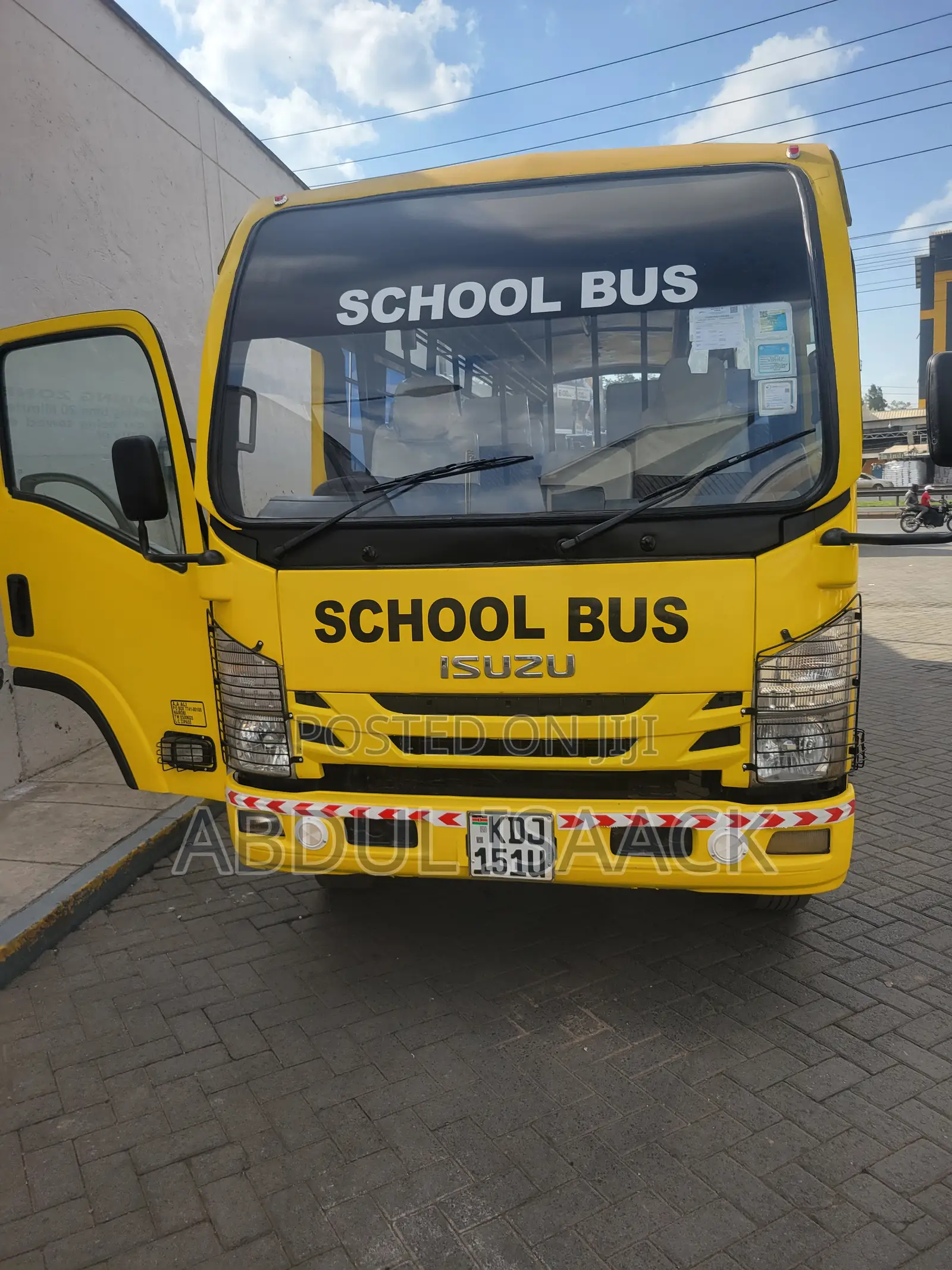 Isuzu NQR 2023 Yellow