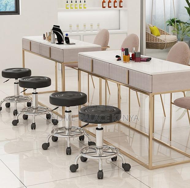 Rolling Stool: Hydraulic Beauty Stool For Salon, Spa And Workstations - thumbnail 3
