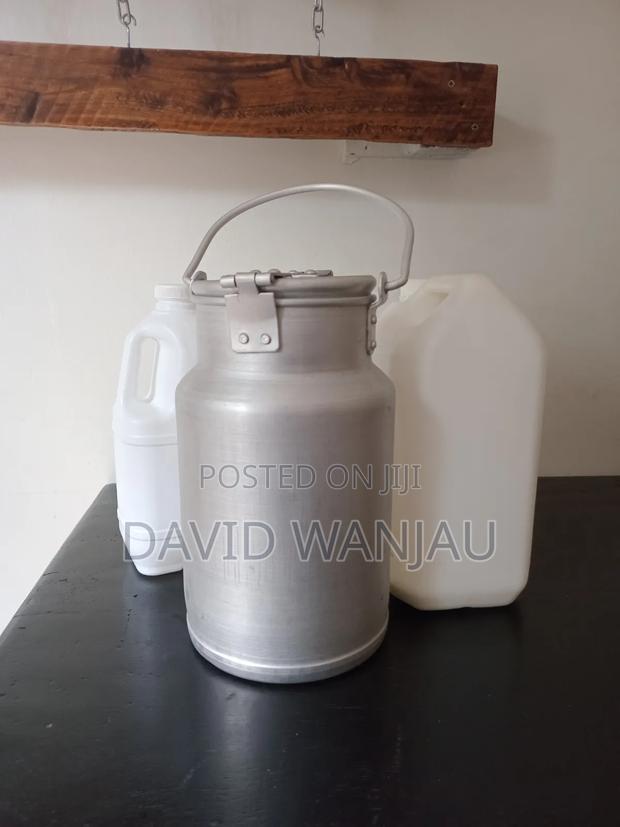 Fresh Goat Milk - thumbnail 2