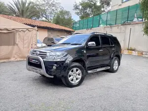 Toyota Fortuner 2010 Black