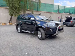 Toyota Fortuner 2010 Black