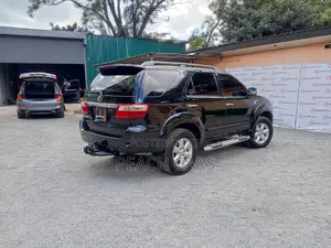 Toyota Fortuner 2010 Black