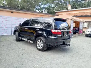 Toyota Fortuner 2010 Black