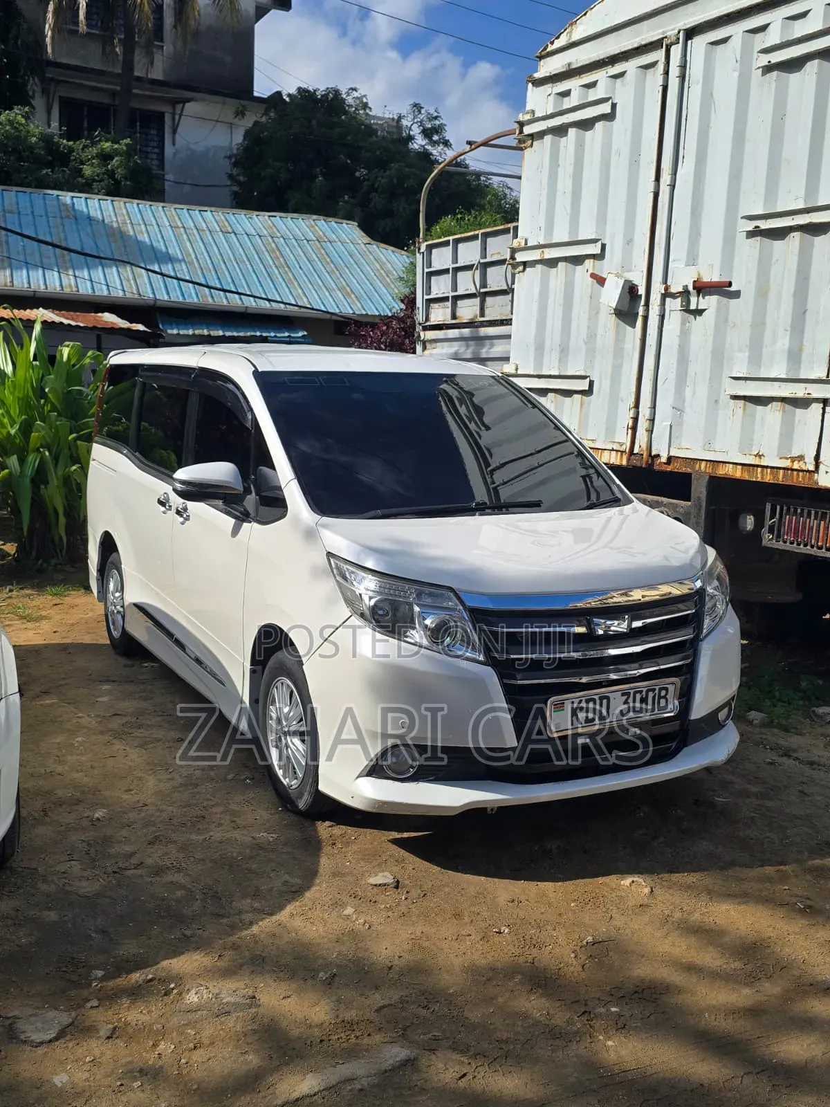 Toyota Noah 2014 White