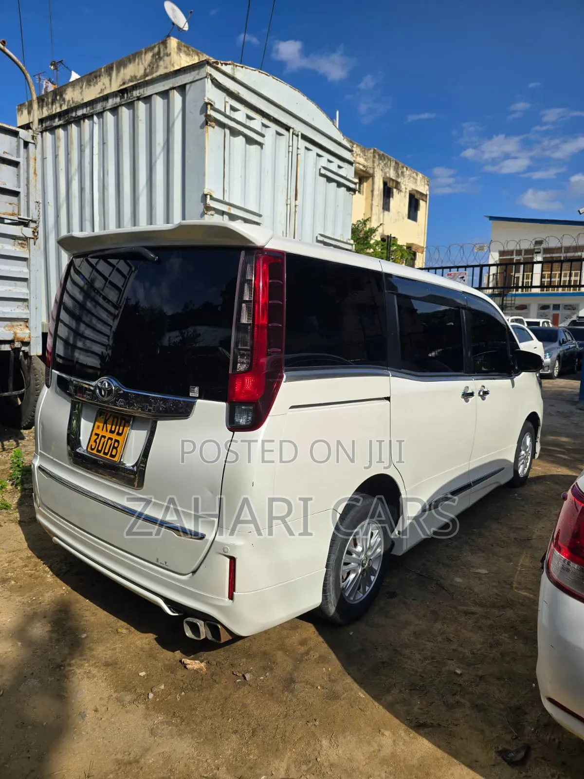 Toyota Noah 2014 White