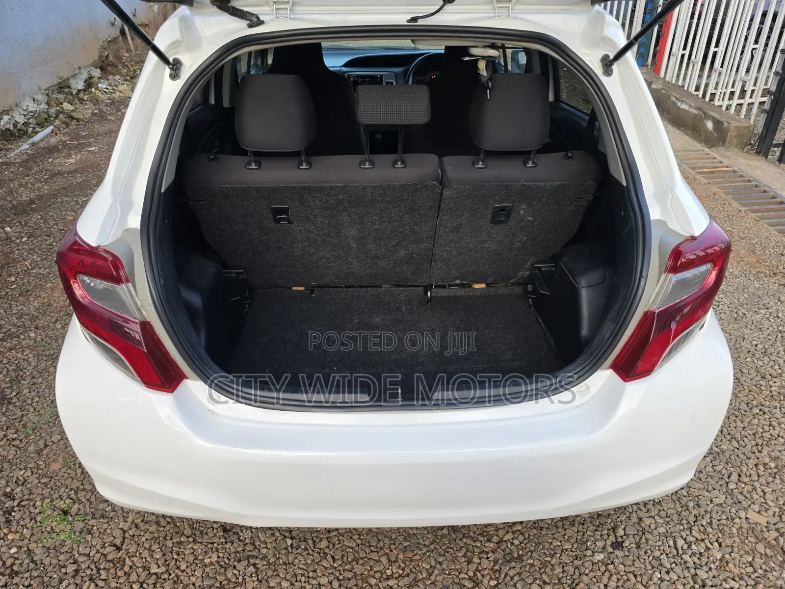 Toyota Vitz 2016 White