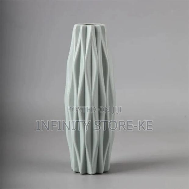 Hard Plastic Nordic Unbreakable Wavy Vase- - thumbnail 2