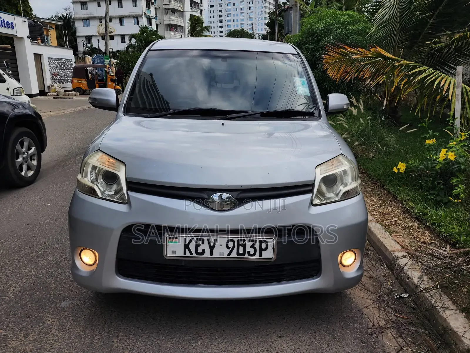 Toyota Sienta 2013 Silver