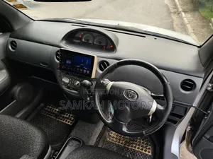 Toyota Sienta 2013 Silver