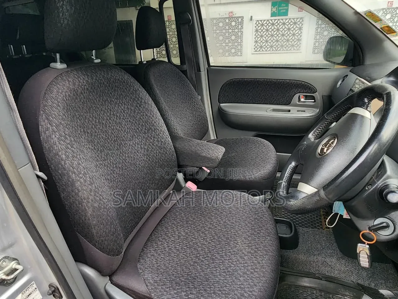 Toyota Sienta 2013 Silver