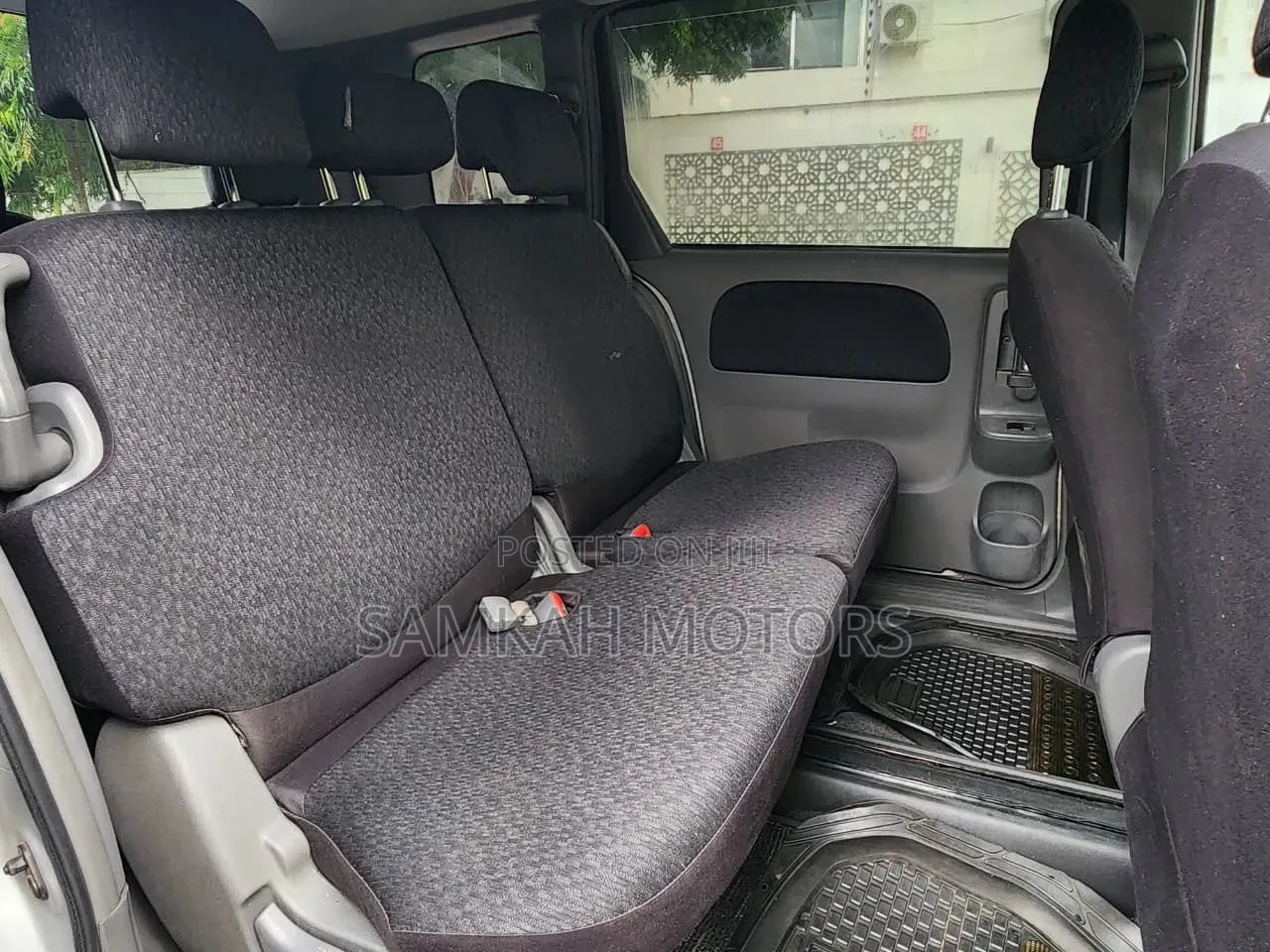 Toyota Sienta 2013 Silver