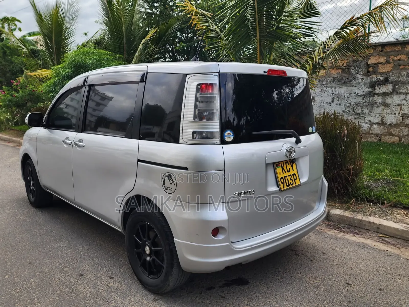 Toyota Sienta 2013 Silver