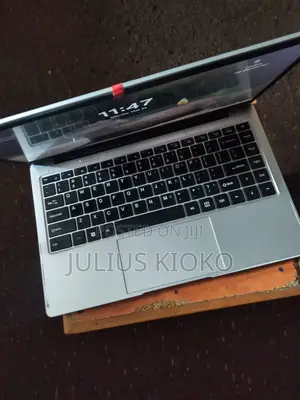 Laptop 8GB Intel Celeron HDD+SSD 500GB
