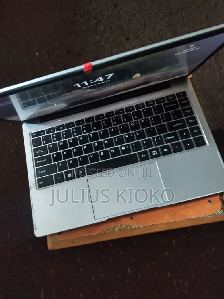 Laptop 8GB Intel Celeron HDD+SSD 500GB