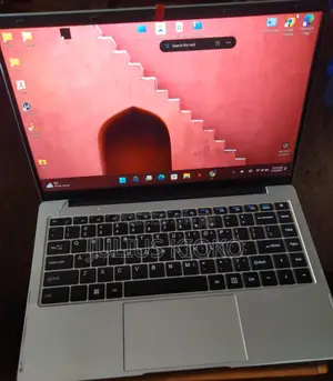 Laptop 8GB Intel Celeron HDD+SSD 500GB