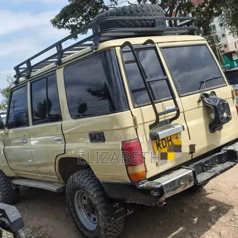 Toyota Land Cruiser 2014 Yellow