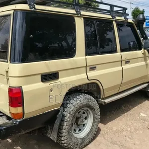 Toyota Land Cruiser 2014 Yellow