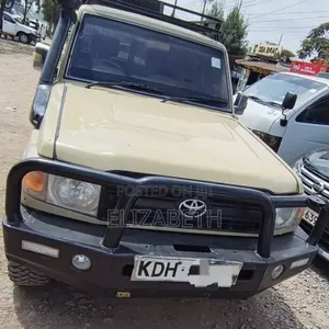 Toyota Land Cruiser 2014 Yellow