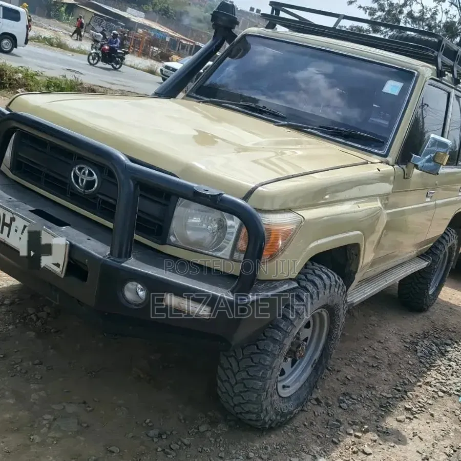 Toyota Land Cruiser 2014 Yellow