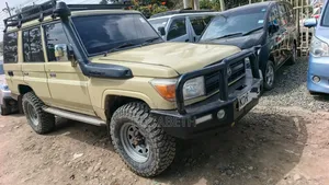 Toyota Land Cruiser 2014 Yellow