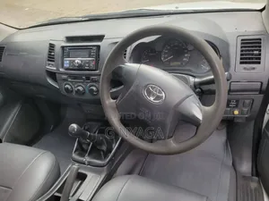Toyota Hilux 2012 White