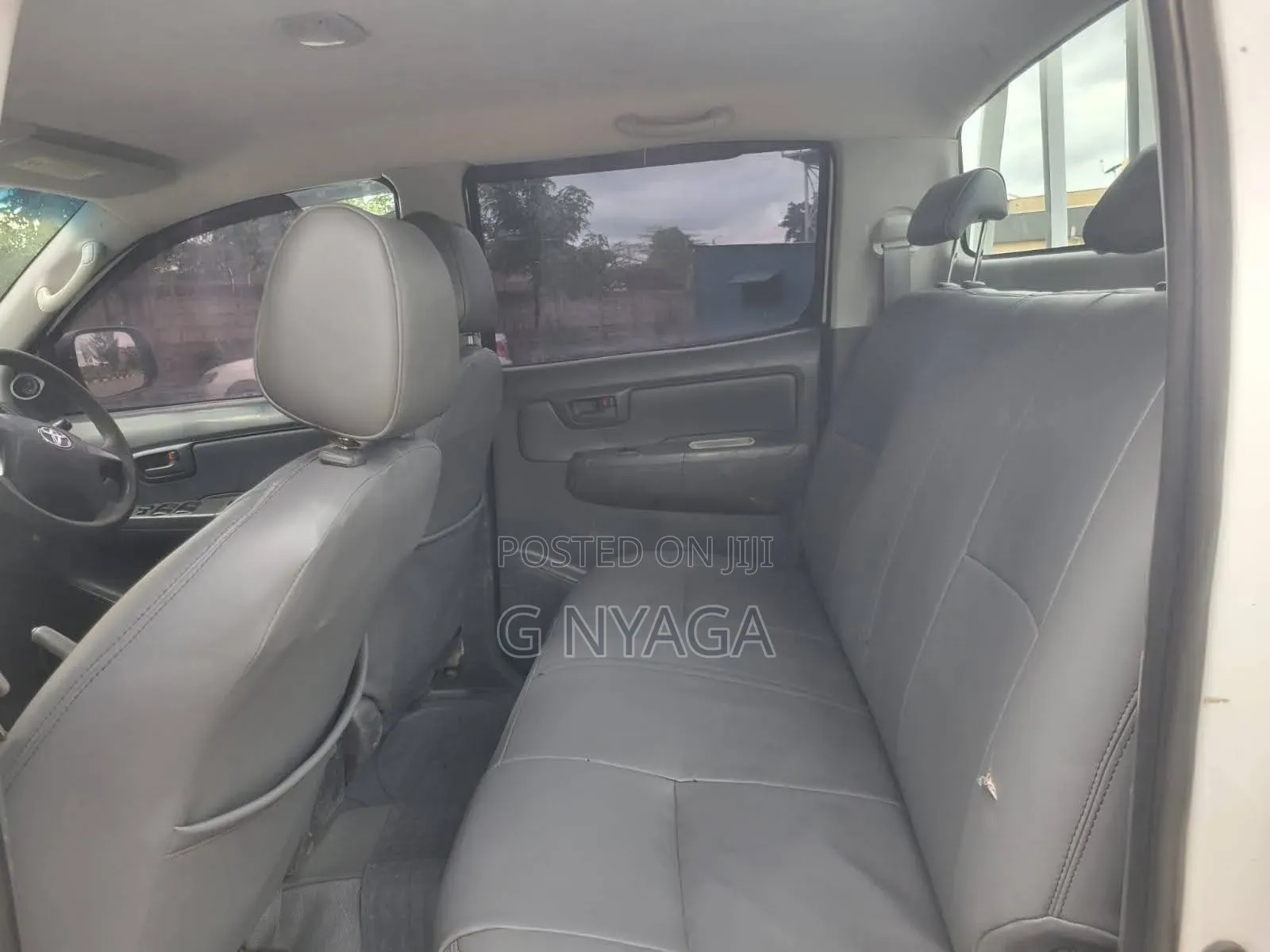 Toyota Hilux 2012 White