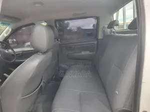 Toyota Hilux 2012 White