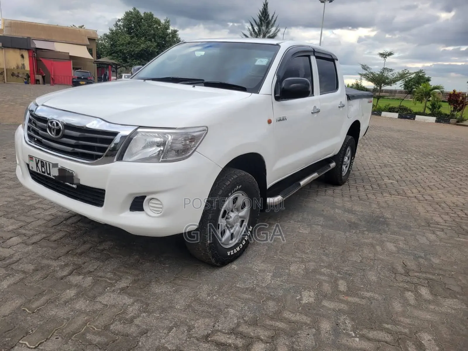 Toyota Hilux 2012 White